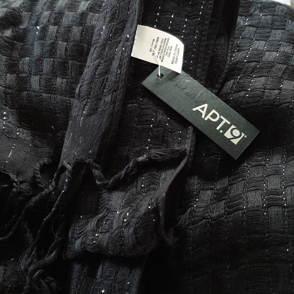 Wrap. Black w/Gold Checkerboard Woven Pattern NWT - Picture 3 of 6